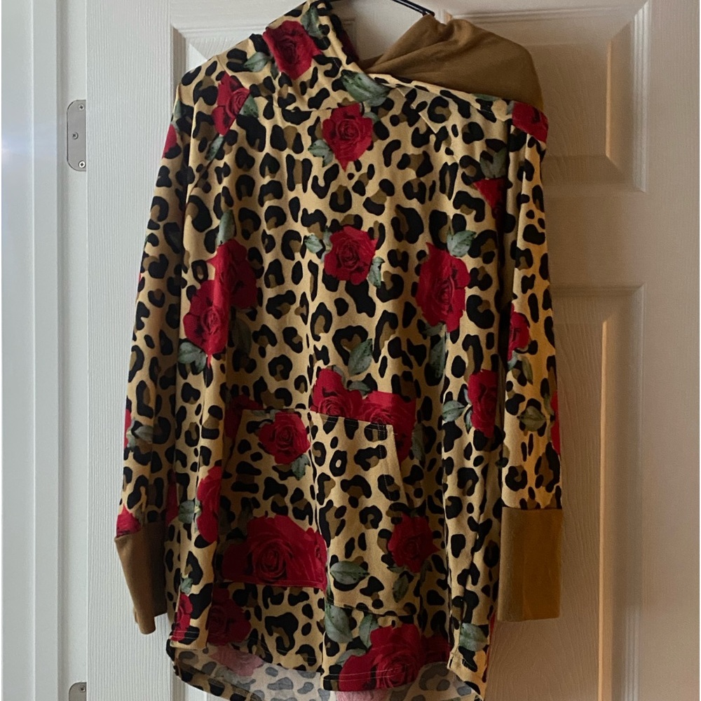 *Unicorn Amber** cheetah print with roses M